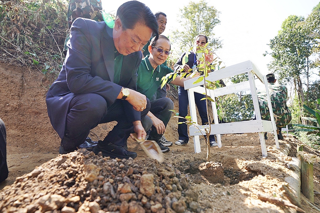 ลำพูน มุ่งแก้ปัญหาที่ต้นเหตุ สานพลังรัฐ–ชุมชน–เอกชน ป้องกันไฟป่า ลดฝุ่น PM 2.5 อย่างยั่งยืน   